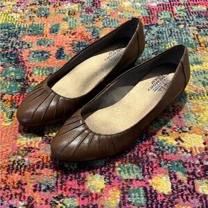 LifeStride | Wedge Pump with Velocity Memory Foam